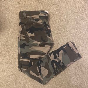 Freddy medium camo pants with ankle zippers